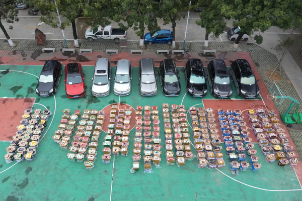 1月20日查獲9起走私案件，查獲走私煙262.92萬支，涉案車輛9輛。張德有攝