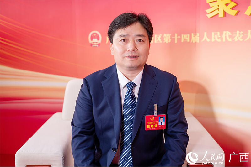 黃斌代表接受專訪。人民網(wǎng)記者 嚴(yán)立政攝