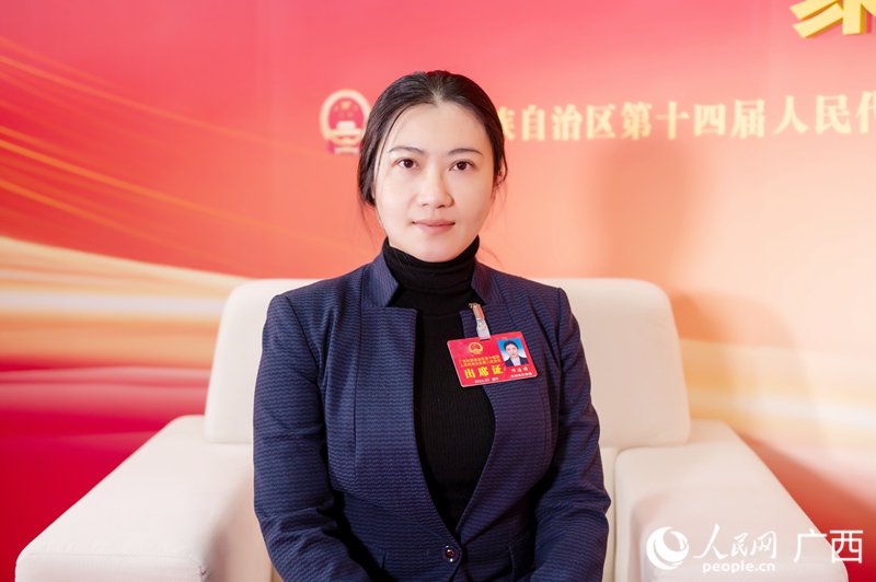 鄧潔麗代表接受專訪。人民網(wǎng)記者 嚴(yán)立政攝