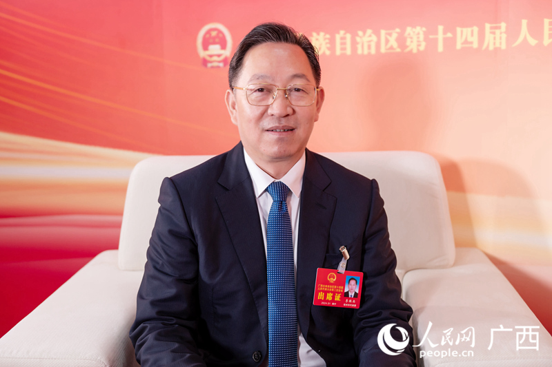 李振品代表接受專訪。人民網(wǎng)記者 嚴(yán)立政攝