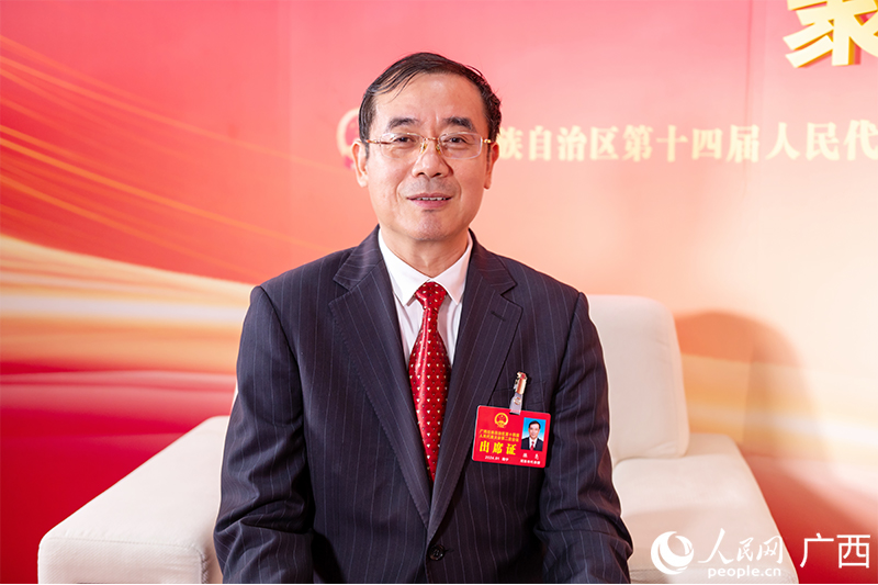 陳亮代表接受專訪。人民網(wǎng)記者 嚴(yán)立政攝