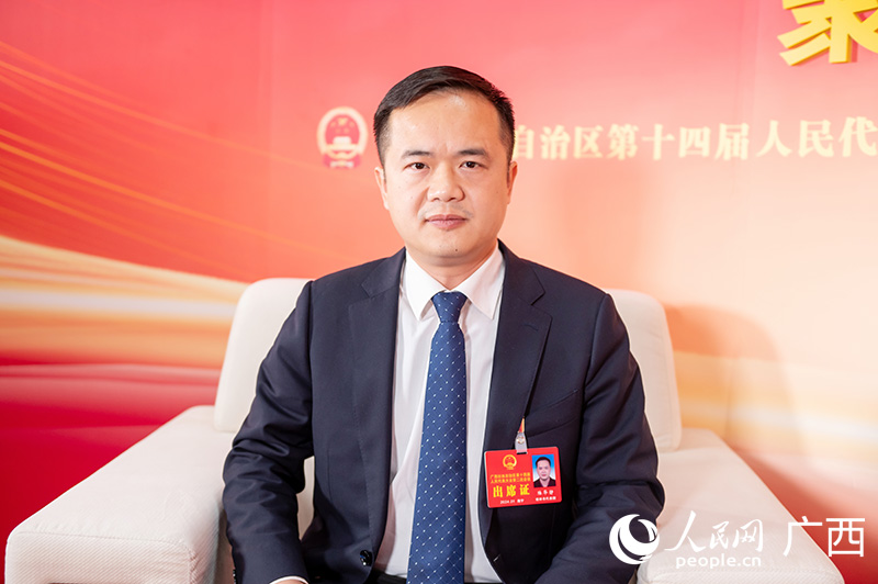 陸華靜代表接受專訪。人民網(wǎng)記者 嚴(yán)立政攝