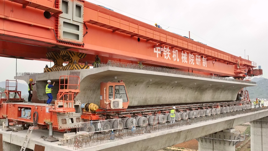 南憑高鐵崇憑段施工現(xiàn)場 。韋建松攝