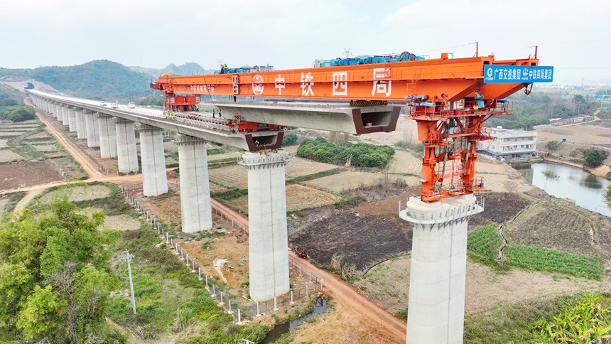 南憑高鐵崇憑段施工現場。韋建松攝