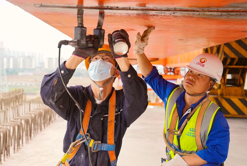 南憑高鐵崇憑段施工現(xiàn)場(chǎng)。江曉攝