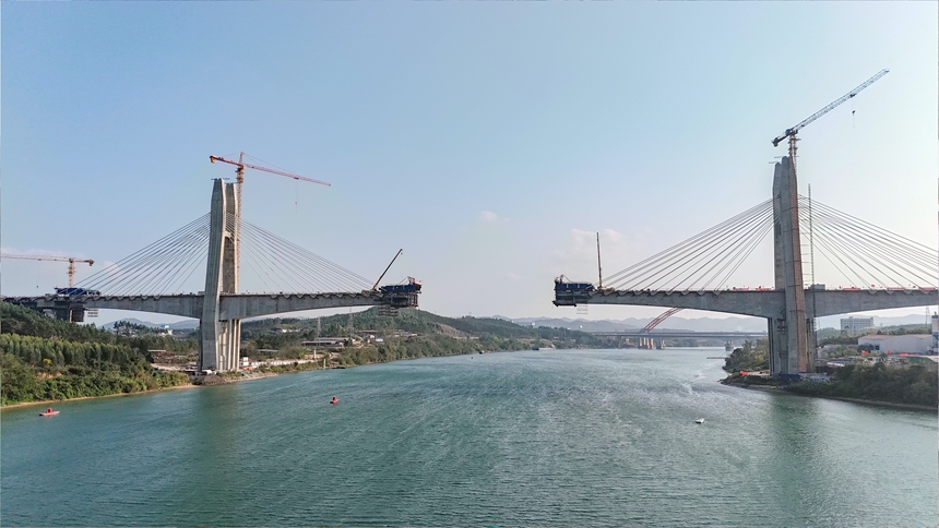 南深高鐵南玉段六律邕江特大橋施工現(xiàn)場(chǎng)。韋建松攝
