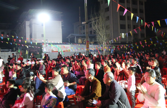 晚會(huì)現(xiàn)場。龍思成攝