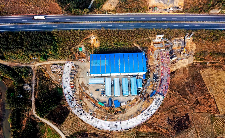 融從高速項(xiàng)目建設(shè)現(xiàn)場(chǎng)。中國(guó)一冶供圖