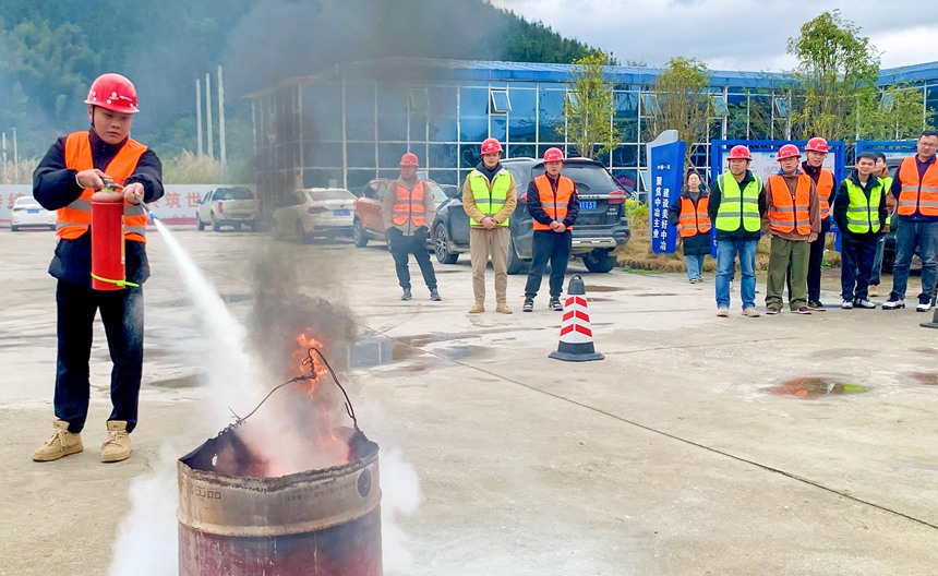融從高速項(xiàng)目開展消防應(yīng)急演練。中國(guó)一冶供圖