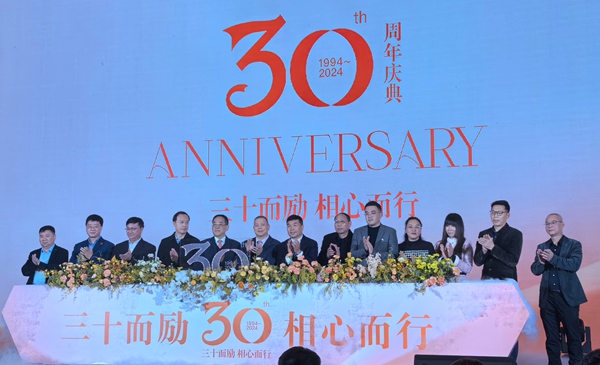 活動(dòng)捐助現(xiàn)場(chǎng)。廣西紅十字基金會(huì)供圖