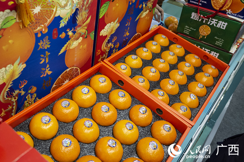 包裝精美的沃柑。人民網(wǎng)記者 覃心攝