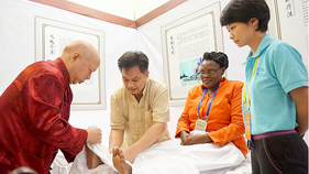 中醫(yī)文化傳世界 綻放國粹之花