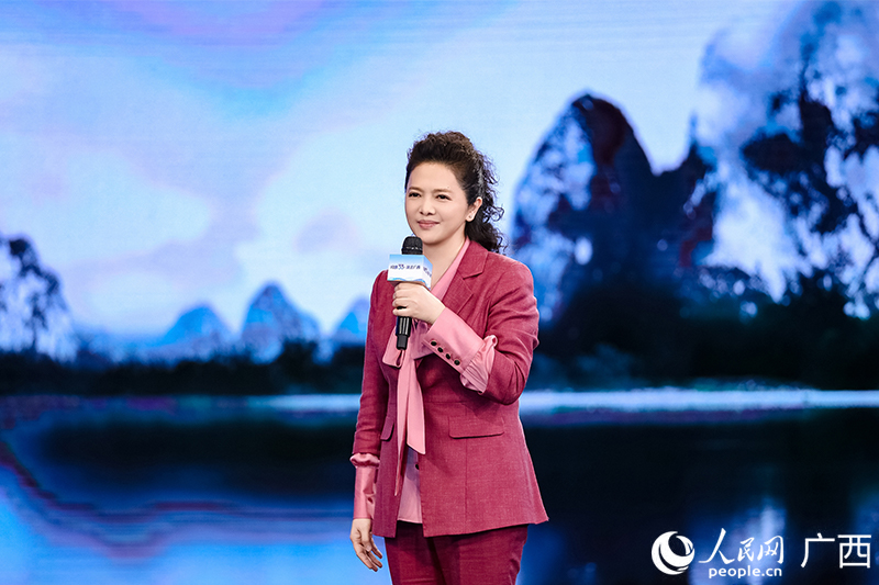 文清為桂林世界級旅游城市推介。人民網(wǎng)記者 嚴(yán)立政攝