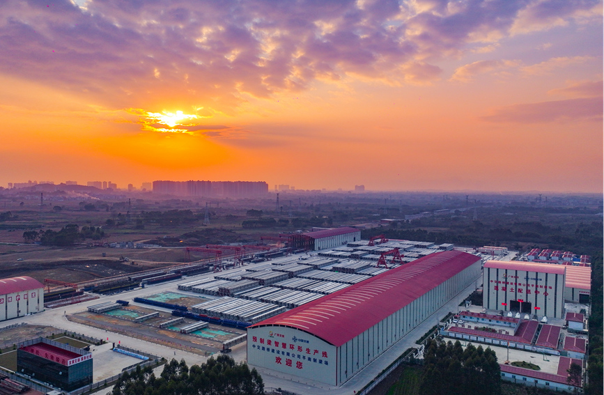 柳梧鐵路平南北制梁場(chǎng)。