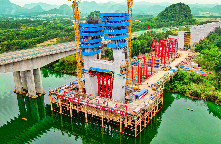 柳梧鐵路盤龍柳江特大橋。