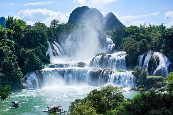 德天瀑布美景。大新縣委宣傳部供圖