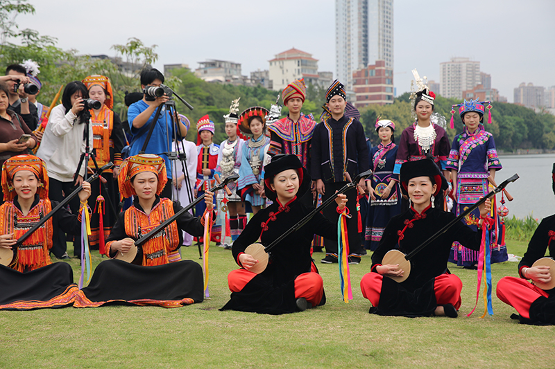 天琴表演。梁智剛攝