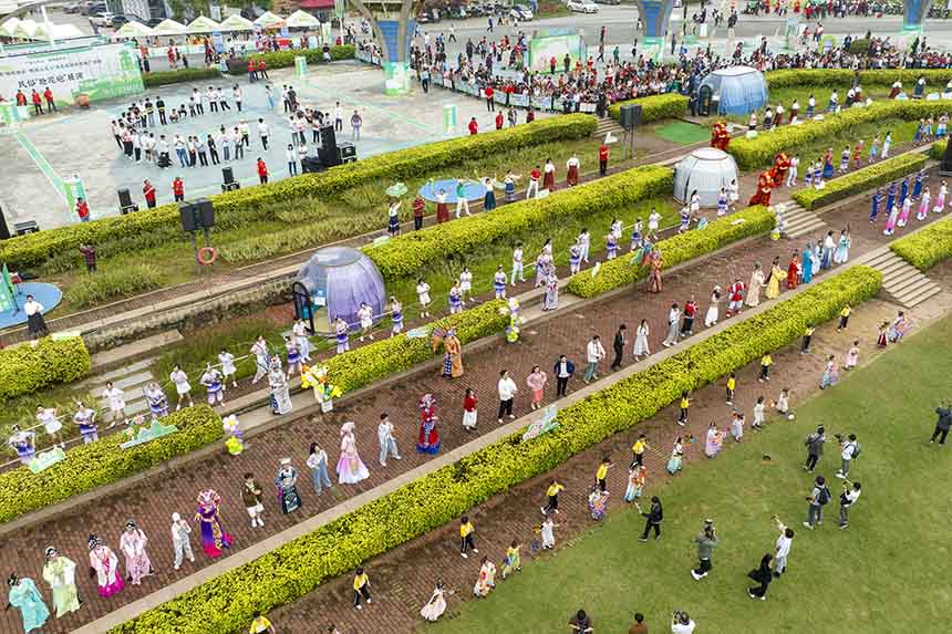 活動(dòng)在梧州市蒼海公園舉辦，現(xiàn)場(chǎng)十分熱鬧。何華文攝