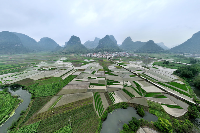 田園風(fēng)光。