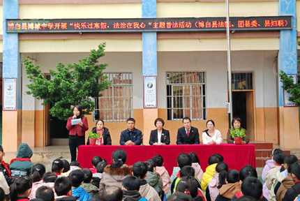 博白縣法院聯(lián)合團縣委、縣婦聯(lián)開展“法治宣傳進校園”主題普法活動博白縣法院將立足未成年人法治需求，不斷推進法治進校園走深走實，以潤物無聲的司法保護溫度，讓每個少年的美好青春向陽而生、美麗綻放?！驹敿殹?