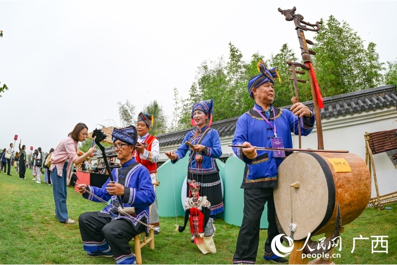 靖西壯族“八音”樂(lè)隊(duì)。人民網(wǎng) 雷琦竣攝