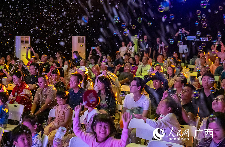 活動現(xiàn)場氣氛熱烈。人民網(wǎng)記者 嚴立政攝