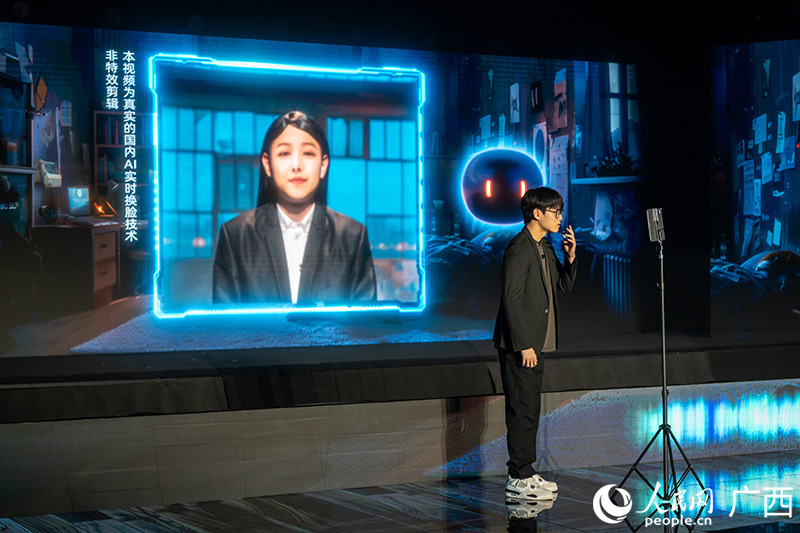 AI展演解鎖花式反詐騙宣傳教育。人民網(wǎng)記者 嚴(yán)立政攝