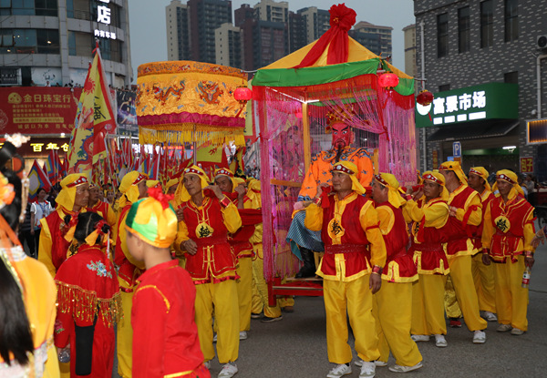 甘王巡游。龔堅(jiān)攝