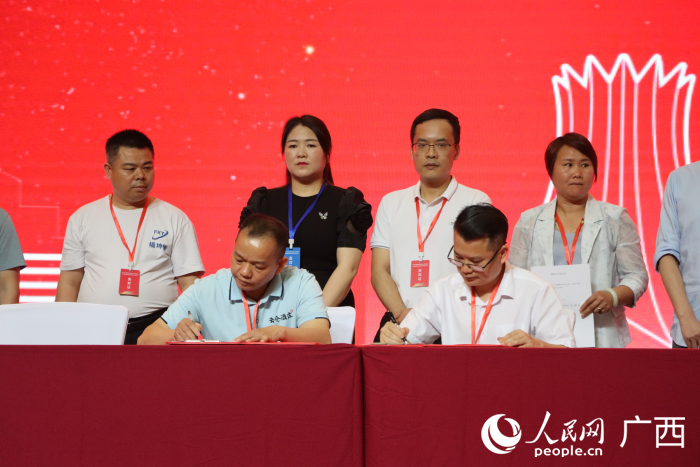 簽約儀式。人民網(wǎng) 何寧攝