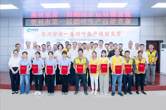 全體獲獎選手合影。毛崗攝