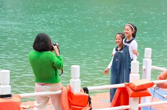 浩坤湖景區(qū)人氣爆棚