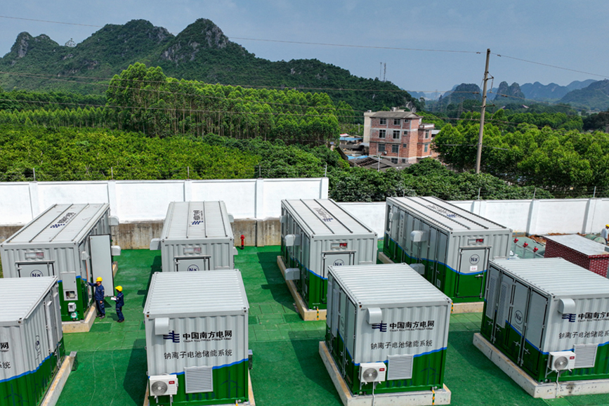 大容量鈉離子電池儲能電站——伏林鈉離子電池儲能電站在廣西南寧投運。馬華斌攝
