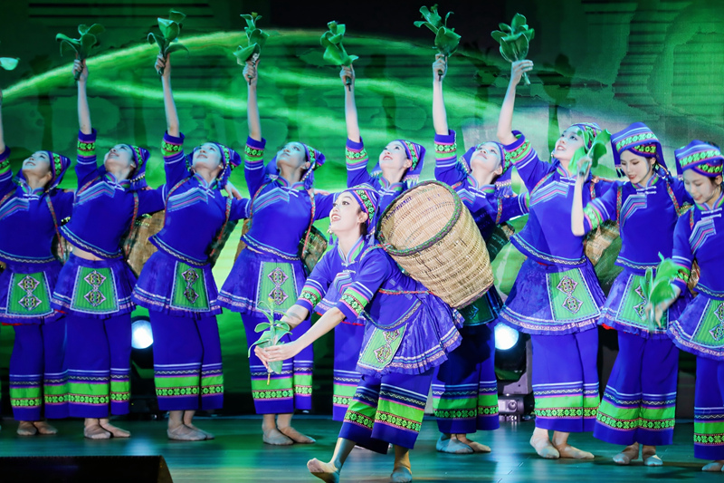 啟動儀式現(xiàn)場精彩的節(jié)目表演。田鑫攝