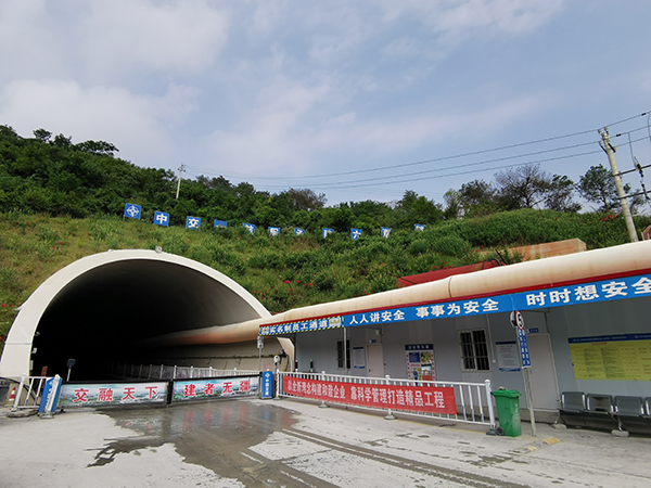 建設(shè)中的六聯(lián)隧道。王沖攝