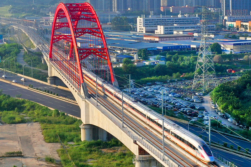 22023年8月31日，貴南高鐵實現(xiàn)全線開通運營。 周軍攝