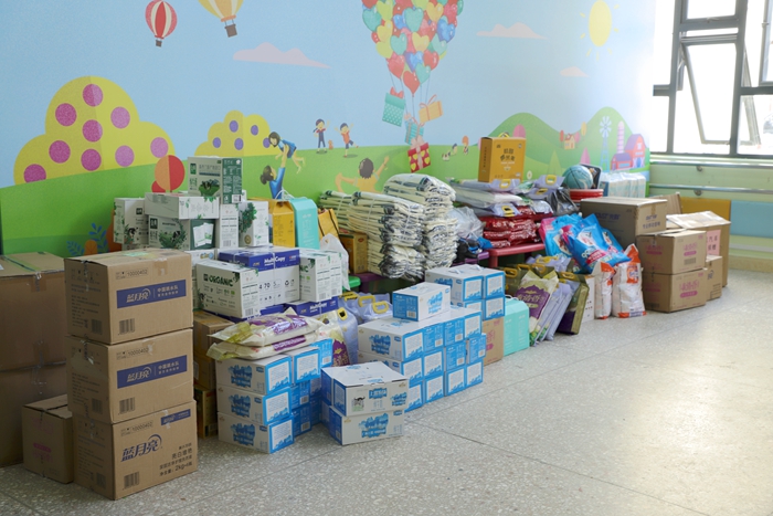 公益捐助。藍(lán)天口腔醫(yī)院集團供圖