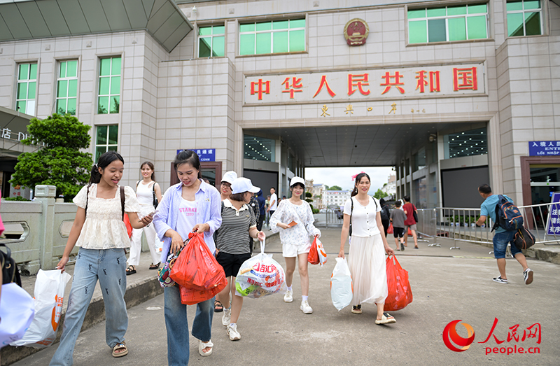 游客滿載而歸。人民網(wǎng) 雷琦竣攝