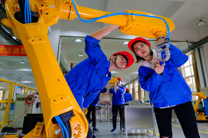 柳州職業(yè)技術(shù)大學(xué)工業(yè)機(jī)器人實(shí)訓(xùn)中心。柳州職業(yè)技術(shù)大學(xué)供圖