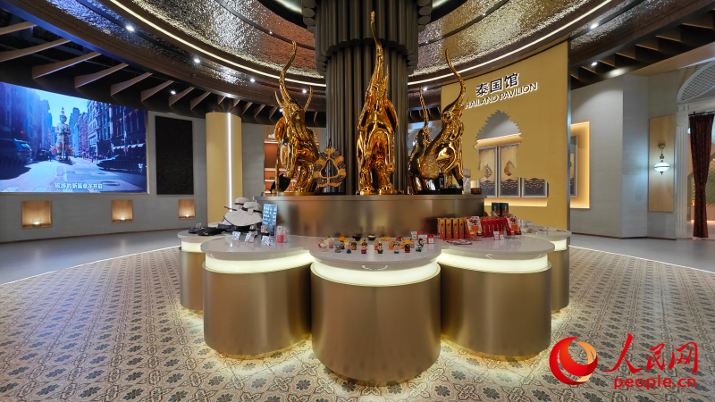 中國(guó)—東盟特色商品匯聚中心泰國(guó)館。人民網(wǎng)記者 嚴(yán)立政攝