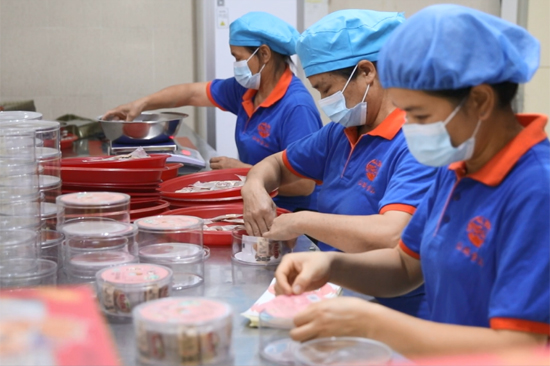 平南公服中心對(duì)接企業(yè)開展產(chǎn)品品控服務(wù)