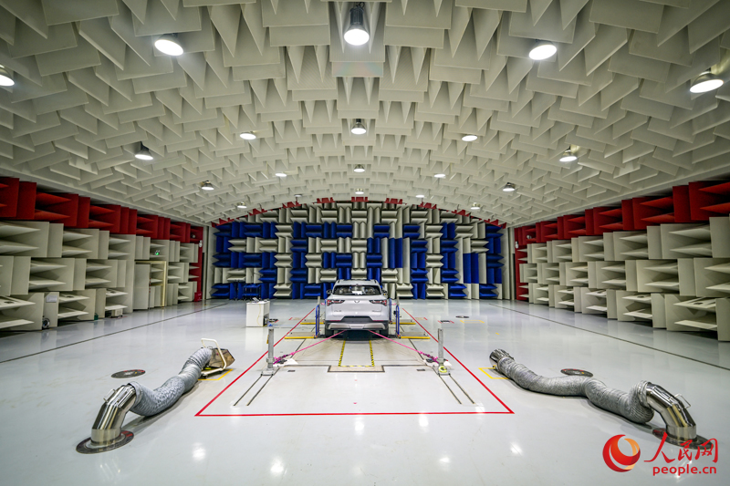 新款產(chǎn)品正在做噪音測試。人民網(wǎng) 雷琦竣攝