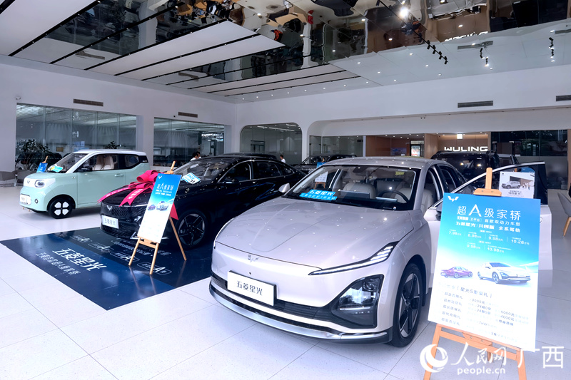 汽車經(jīng)銷門店。人民網(wǎng)記者 陳燕攝