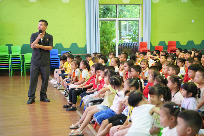 這堂課開(kāi)啟了萌娃的法治啟蒙之旅！