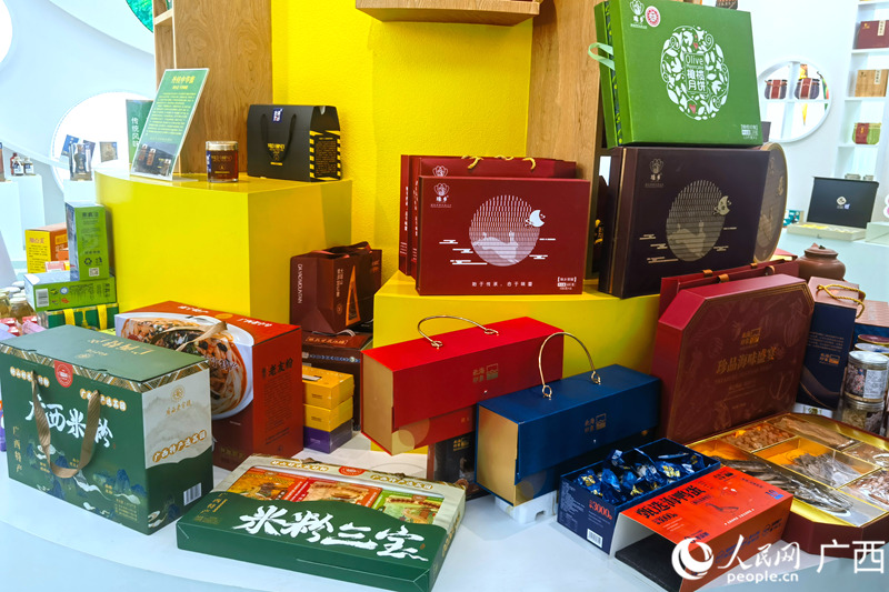 產(chǎn)品展示。人民網(wǎng)記者陳燕攝