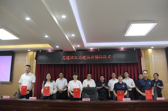 5個黨支部在防城港簽訂共建協(xié)議書。陳飛霞攝