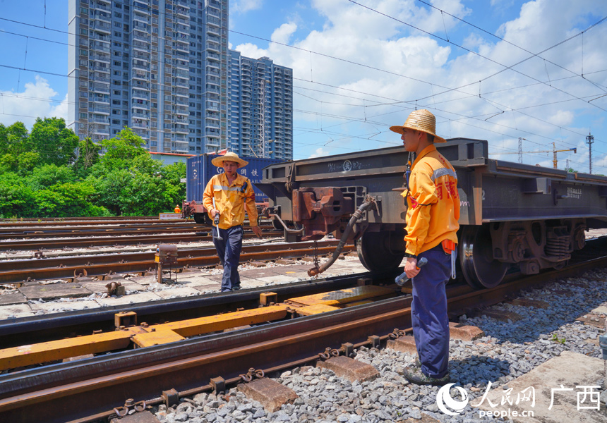 制動(dòng)機(jī)試驗(yàn)完畢。人民網(wǎng)記者 王勇攝