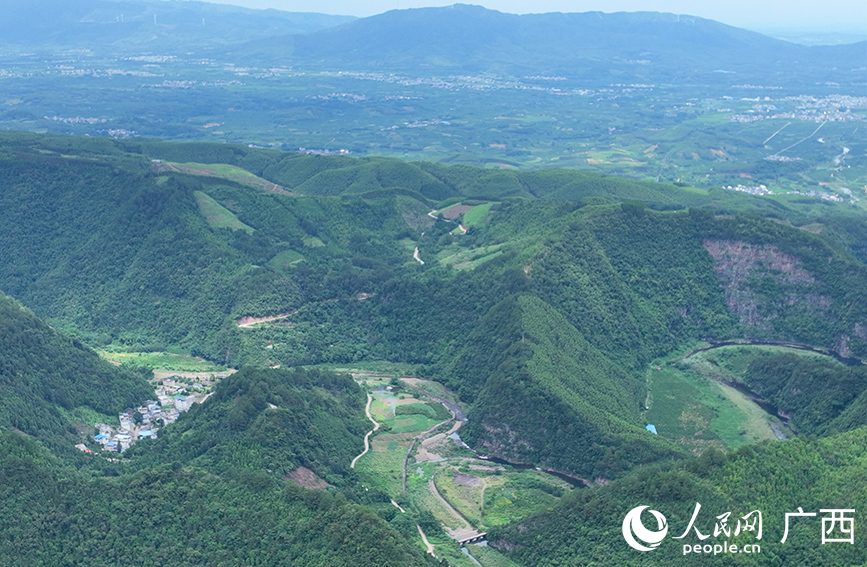 膠廠屯河谷風(fēng)光。人民網(wǎng) 付華周攝