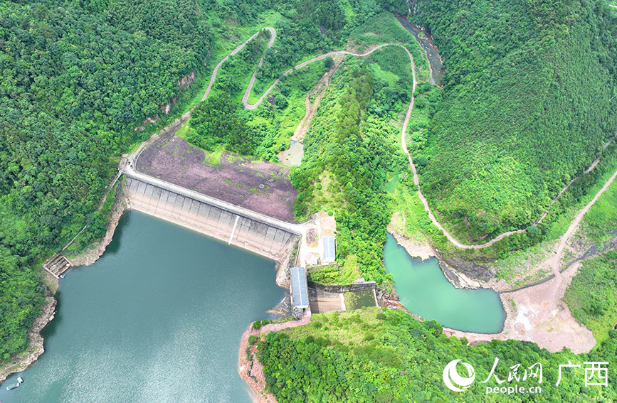 膠廠屯附近峽谷風(fēng)光。人民網(wǎng) 付華周攝