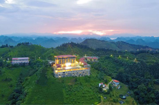 龍?jiān)粕焦适滦℃?zhèn)景區(qū)。何善權(quán)攝