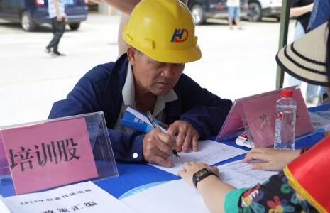 求職者現(xiàn)場簽約